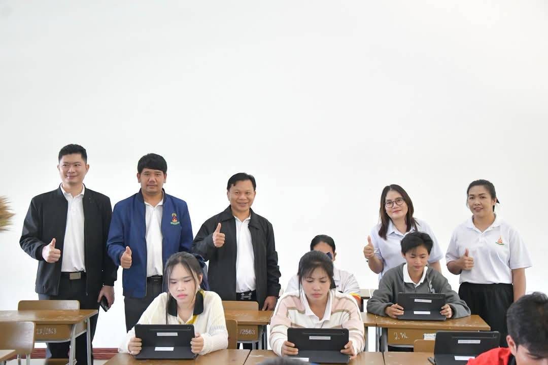 ให้กำลังใจนักเรียน
